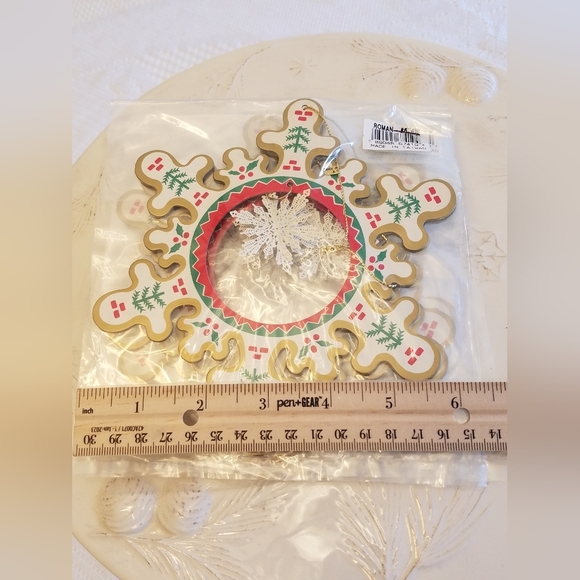 Lot of 15 Vintage Die Cast Paper  Snowflake Ornaments in original packaging - Picture 4 of 7